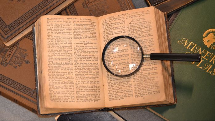 reading-with-a-magnifying-glass
